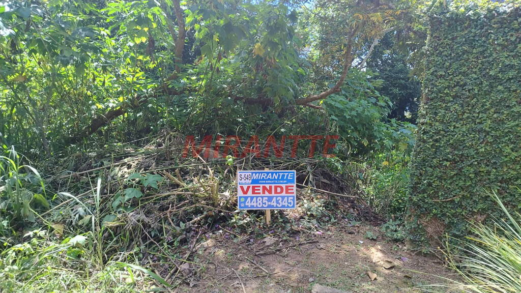 Terreno de 830m² em Serra da Cantareira