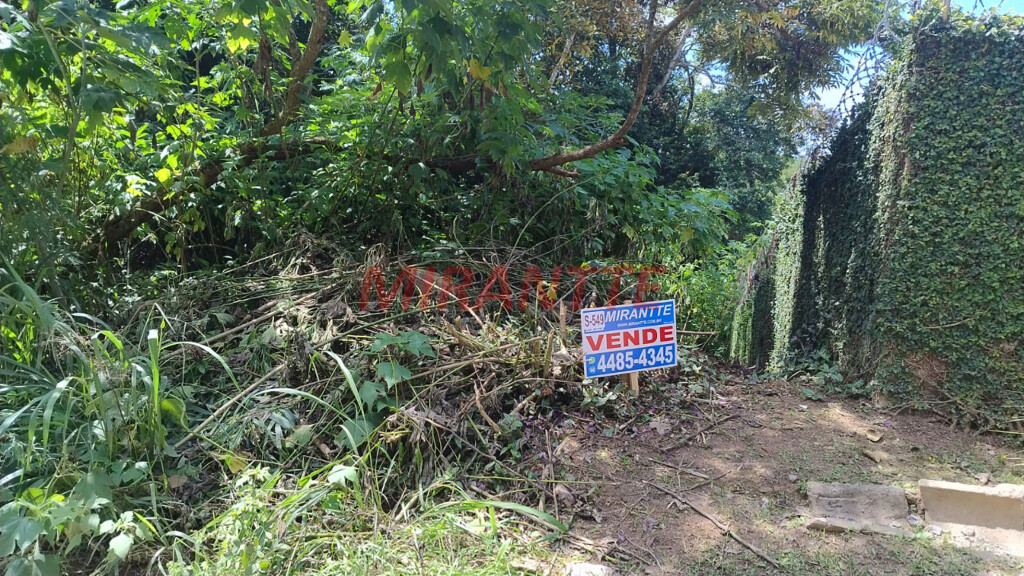 Terreno de 830m² em Serra da Cantareira