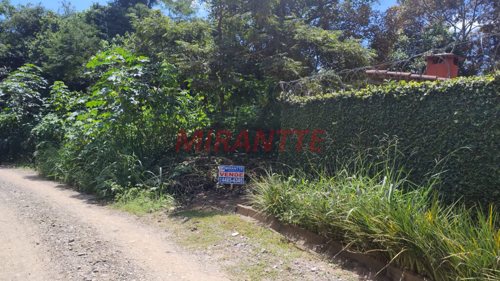 Terreno de 830m² em Serra da Cantareira