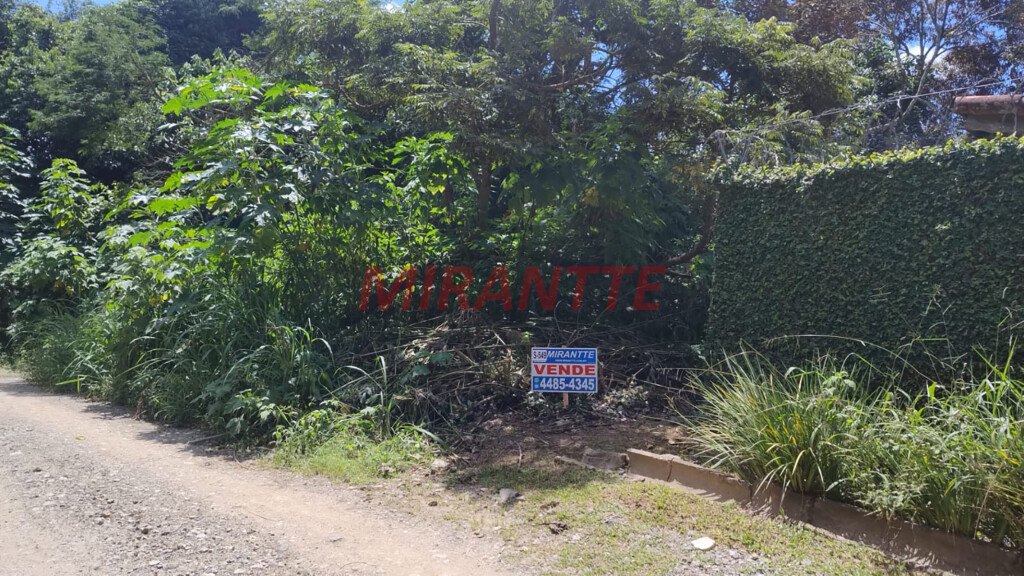 Terreno de 830m² em Serra da Cantareira