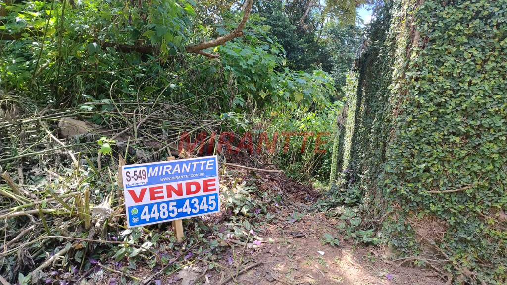 Terreno de 830m² em Serra da Cantareira