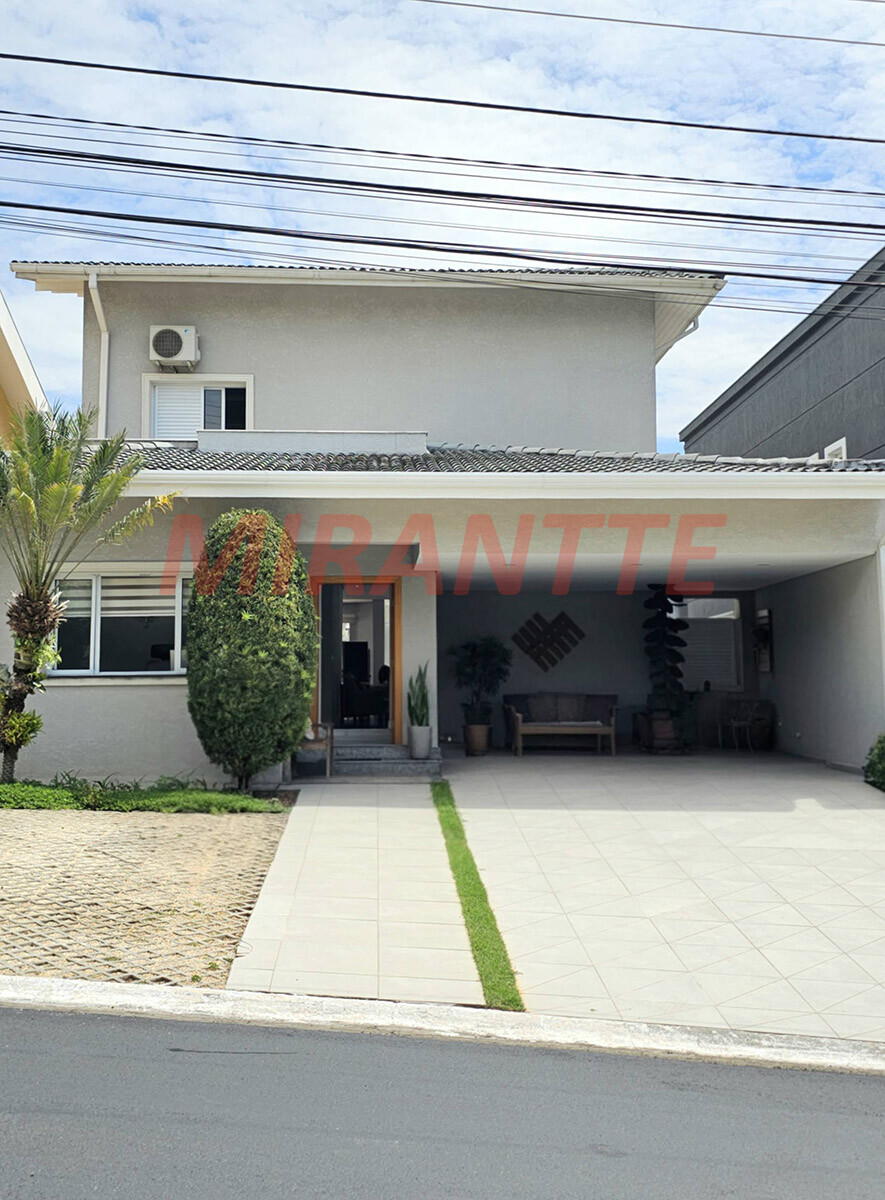 Cond. fechado de 300m² com 4 quartos em Alphaville