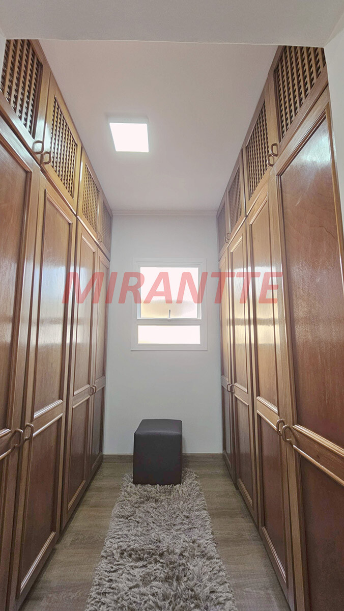 Cond. fechado de 300m² com 4 quartos em Alphaville