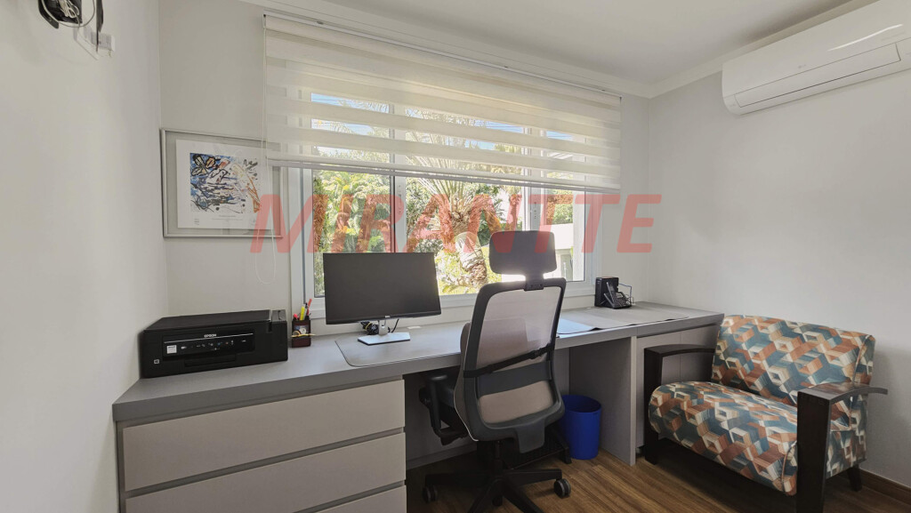 Cond. fechado de 300m² com 4 quartos em Alphaville