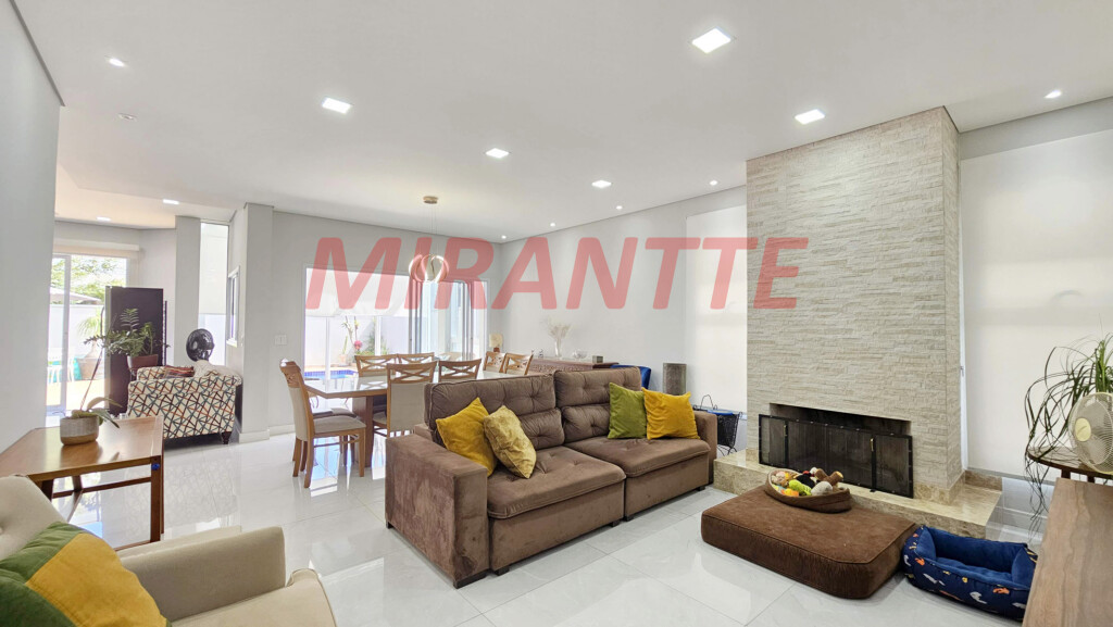Cond. fechado de 300m² com 4 quartos em Alphaville