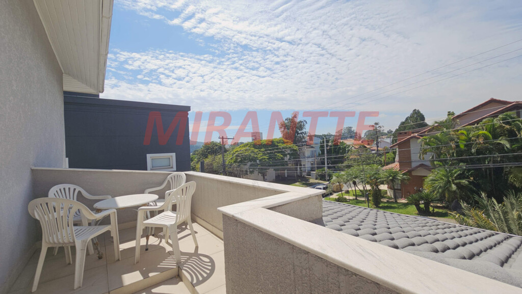 Cond. fechado de 300m² com 4 quartos em Alphaville