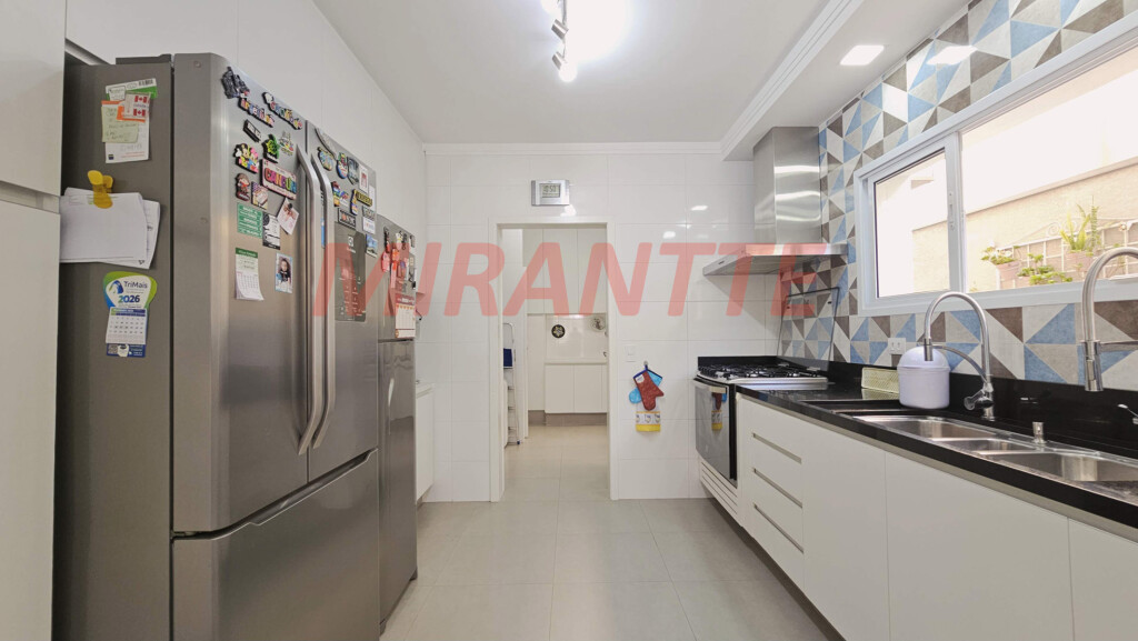 Cond. fechado de 300m² com 4 quartos em Alphaville