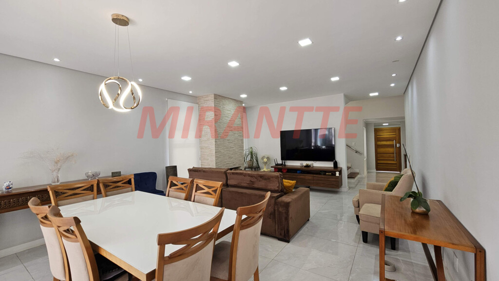 Cond. fechado de 300m² com 4 quartos em Alphaville