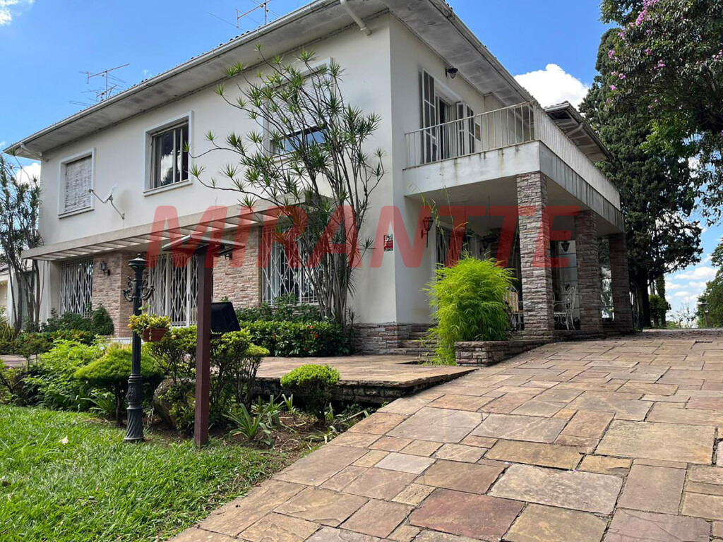 Sobrado com 4 quartos em Barro Branco