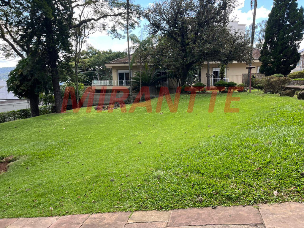 Sobrado com 4 quartos em Barro Branco
