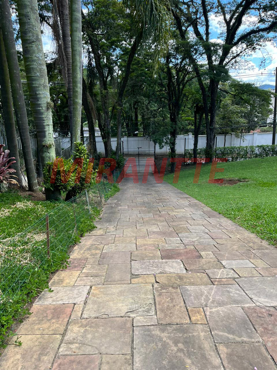 Sobrado com 4 quartos em Barro Branco