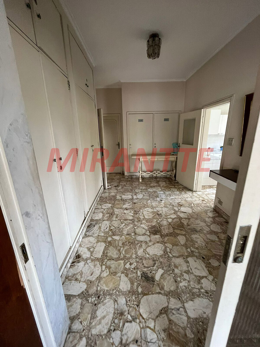 Sobrado com 4 quartos em Barro Branco