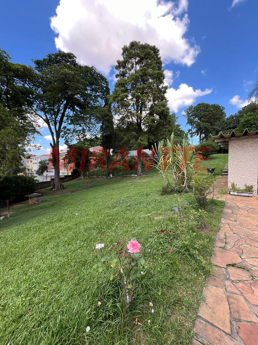 Sobrado com 4 quartos em Barro Branco