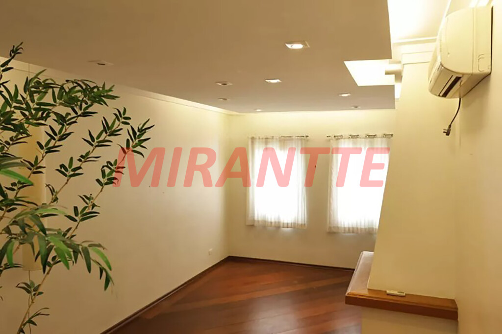 Sobrado de 136m² com 3 quartos em Santana
