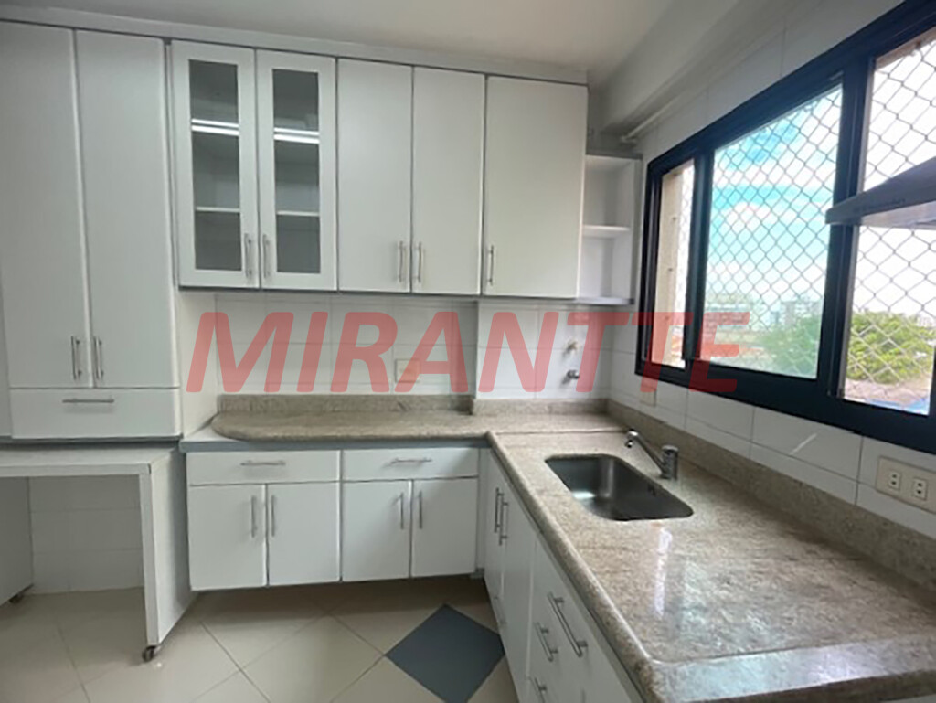 Apartamento de 95m² com 3 quartos em Água Fria