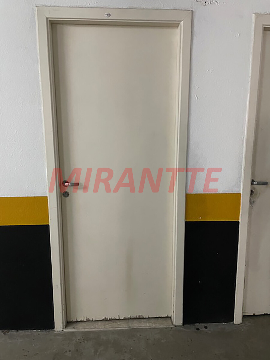 Apartamento de 95m² com 3 quartos em Água Fria