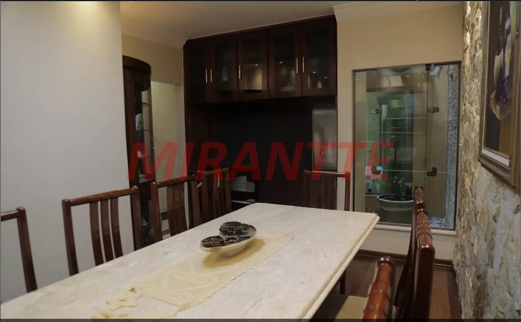 Casa terrea de 440m² com 4 quartos em Vila Carolina