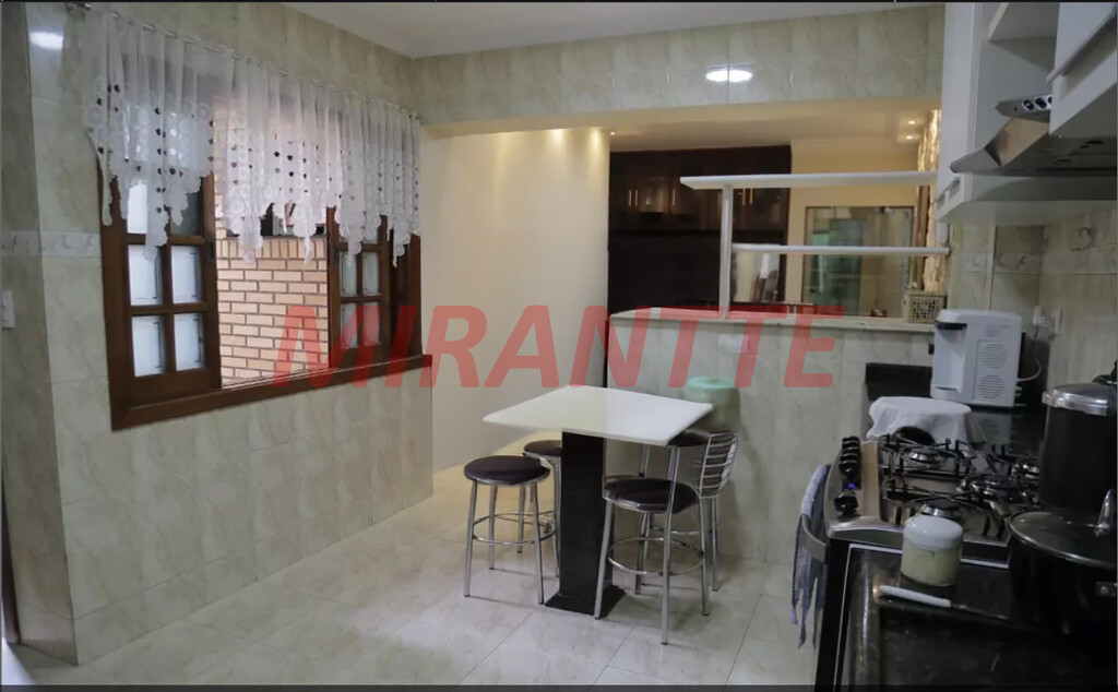 Casa terrea de 440m² com 4 quartos em Vila Carolina
