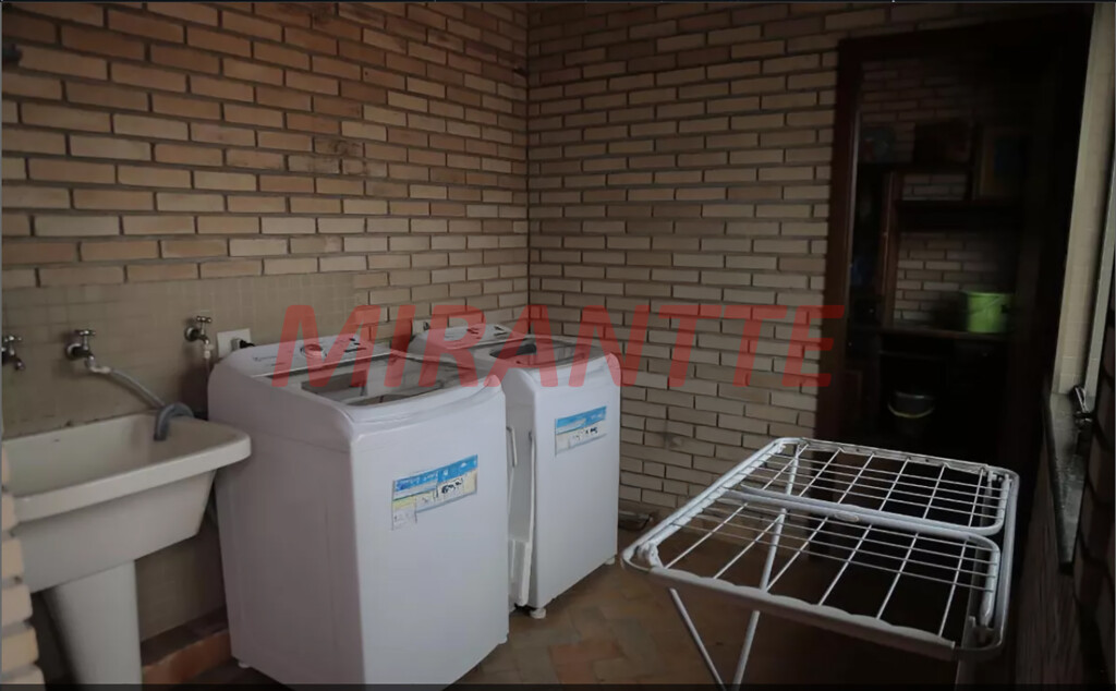 Casa terrea de 440m² com 4 quartos em Vila Carolina