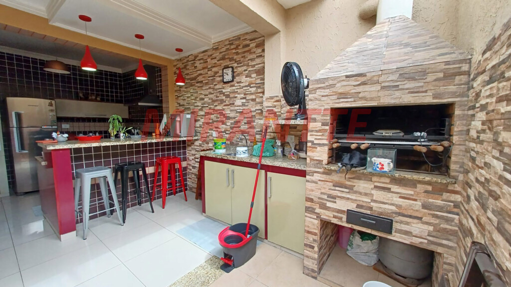 Sobrado de 238m² com 3 quartos em Jardim Vila Galvão