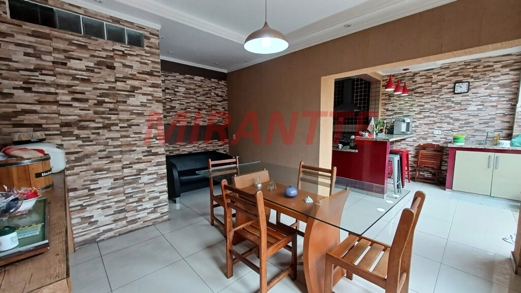 Sobrado de 238m² com 3 quartos em Jardim Vila Galvão