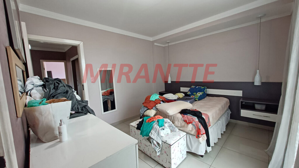Sobrado de 238m² com 3 quartos em Jardim Vila Galvão