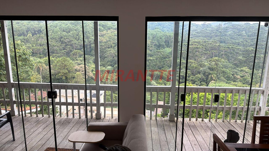 Cond. fechado de 140m² com 3 quartos em Alpes Da Cantareira