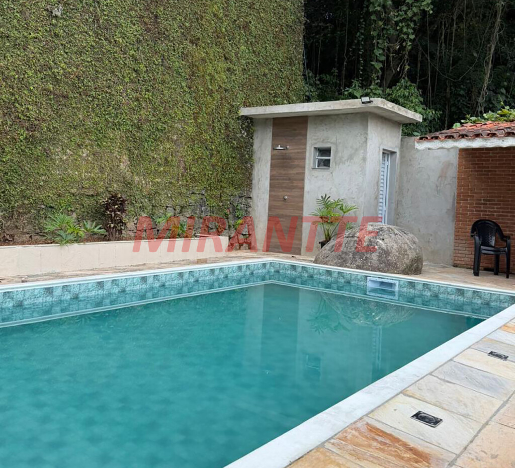 Cond. fechado de 140m² com 3 quartos em Alpes Da Cantareira