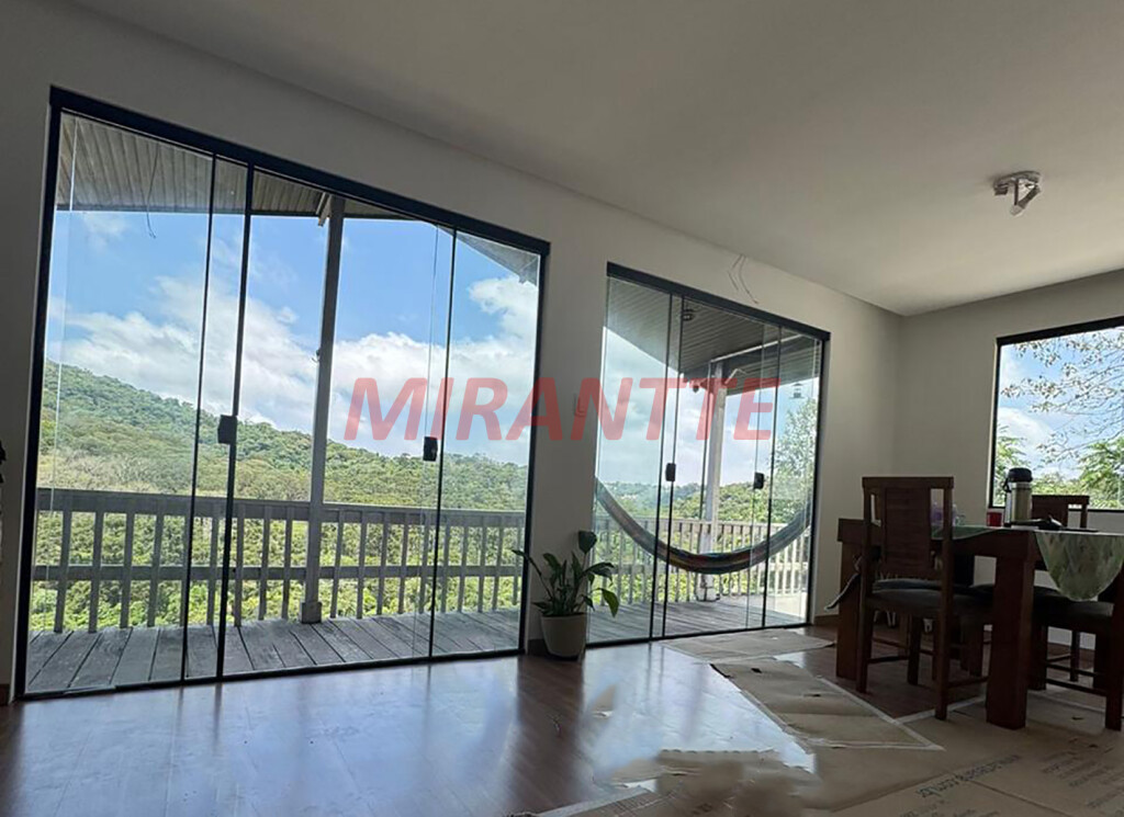 Cond. fechado de 140m² com 3 quartos em Alpes Da Cantareira