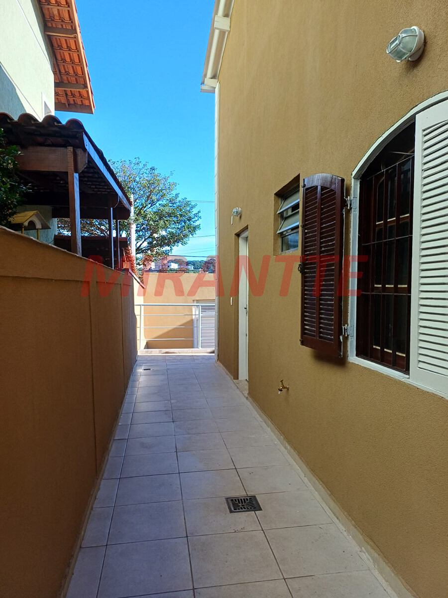 Sobrado de 172m² com 3 quartos em Conjunto Residencial Santa Terezinha