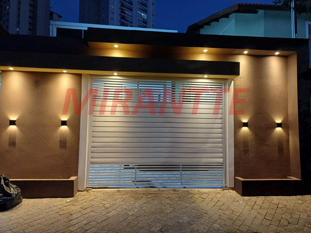 Sobrado de 172m² com 3 quartos em Conjunto Residencial Santa Terezinha