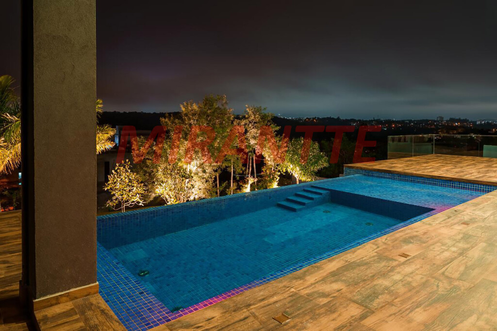 Casa de vila de 600m² com 4 quartos em Granja Viana