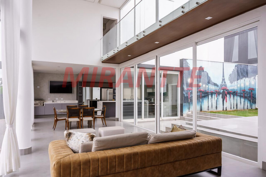 Casa de vila de 600m² com 4 quartos em Granja Viana