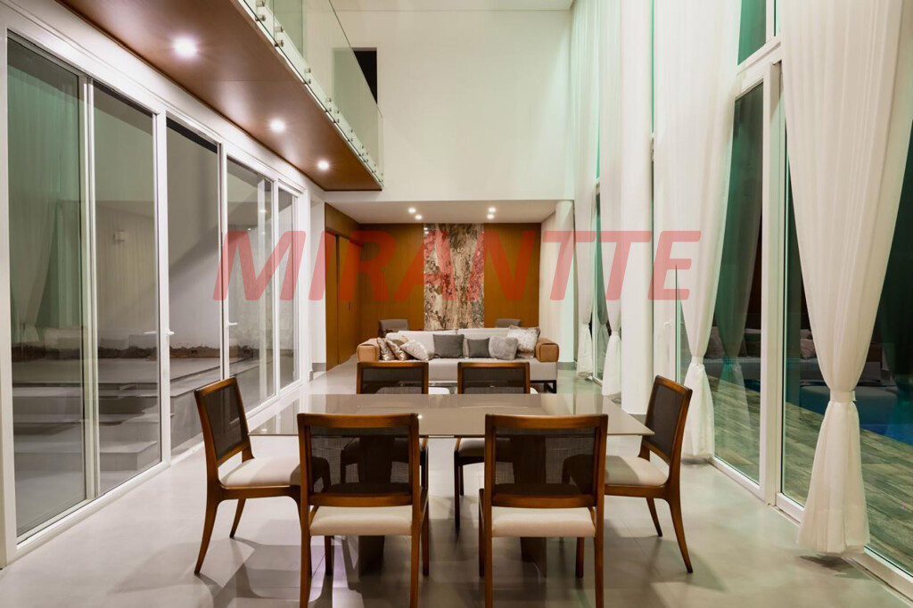 Casa de vila de 600m² com 4 quartos em Granja Viana