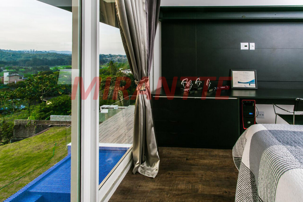 Casa de vila de 600m² com 4 quartos em Granja Viana