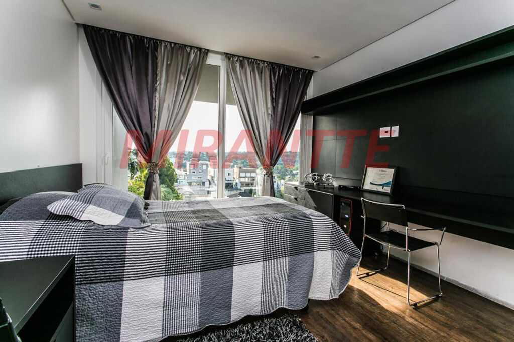 Casa de vila de 600m² com 4 quartos em Granja Viana