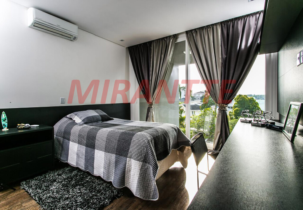 Casa de vila de 600m² com 4 quartos em Granja Viana
