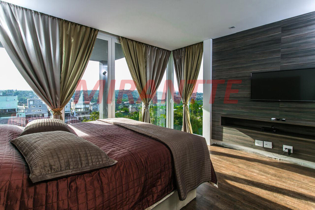 Casa de vila de 600m² com 4 quartos em Granja Viana