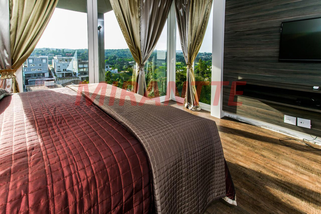 Casa de vila de 600m² com 4 quartos em Granja Viana