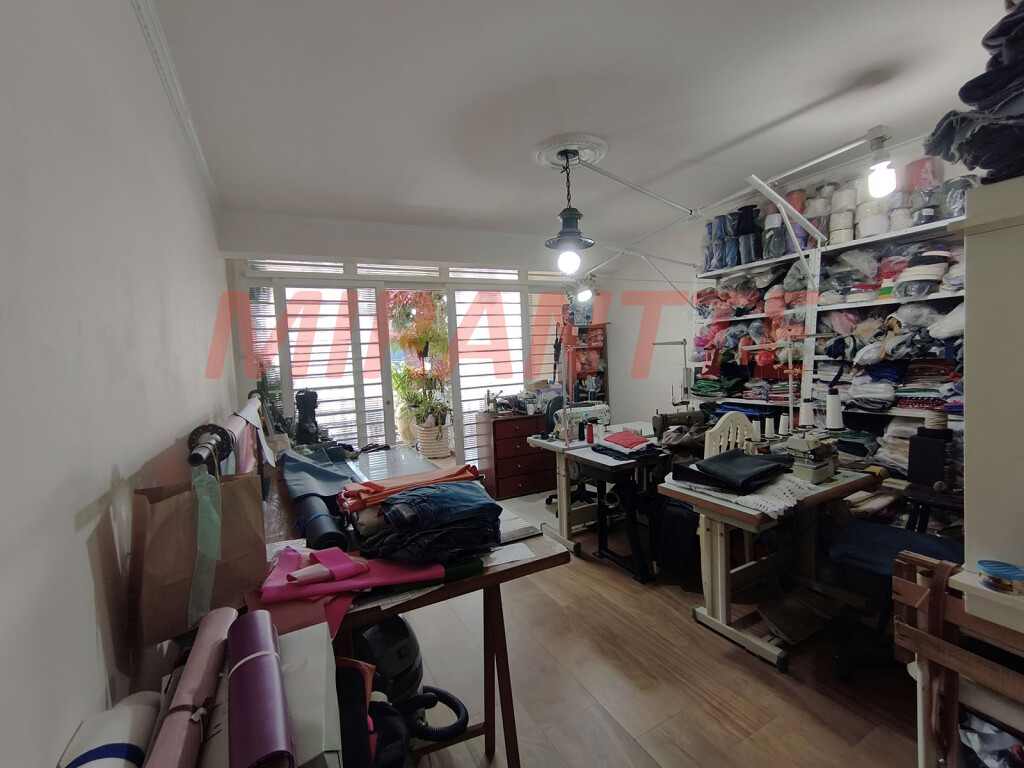 Sobrado de 1995m² com 2 quartos em Santa Teresinha