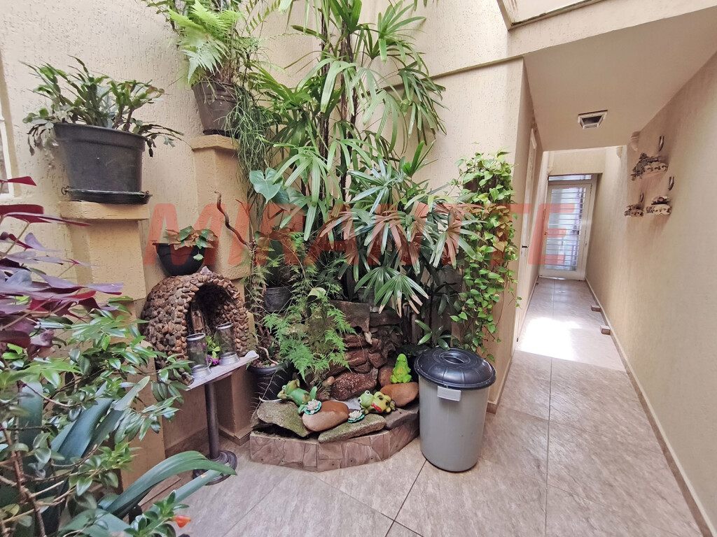 Sobrado de 1995m² com 2 quartos em Santa Teresinha