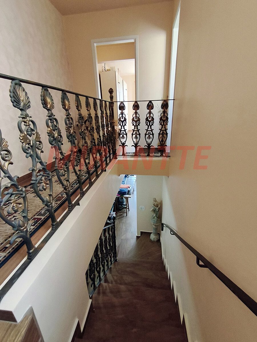 Sobrado de 1995m² com 2 quartos em Santa Teresinha