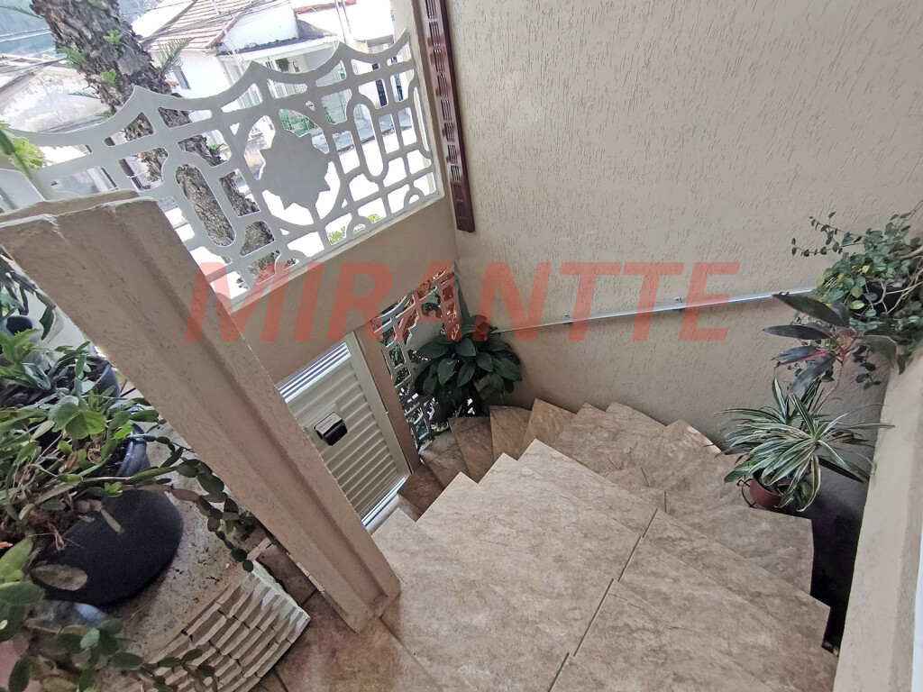 Sobrado de 1995m² com 2 quartos em Santa Teresinha