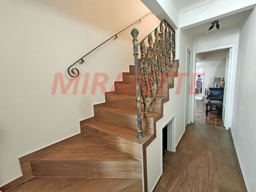 Sobrado de 1995m² com 2 quartos em Santa Teresinha