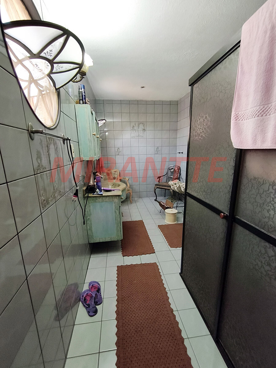 Sobrado de 1995m² com 2 quartos em Santa Teresinha