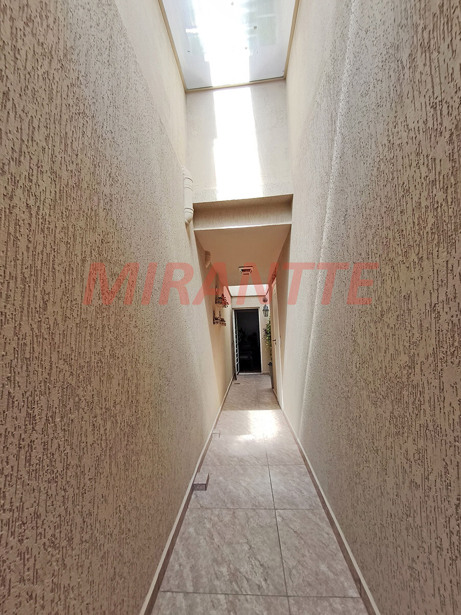 Sobrado de 1995m² com 2 quartos em Santa Teresinha