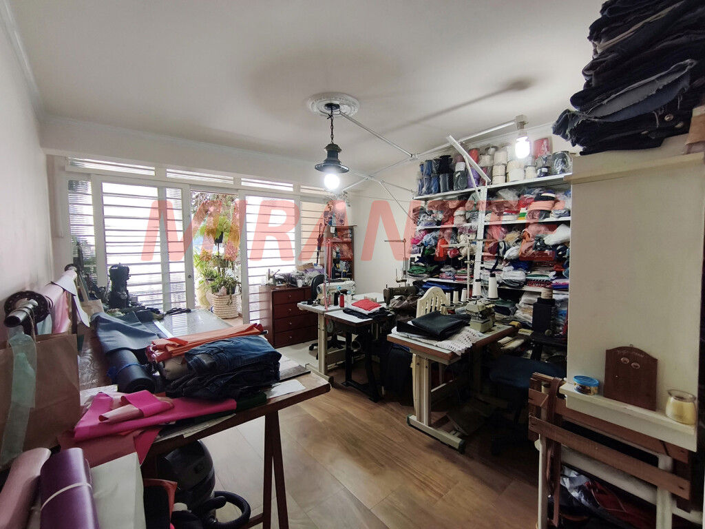 Sobrado de 1995m² com 2 quartos em Santa Teresinha
