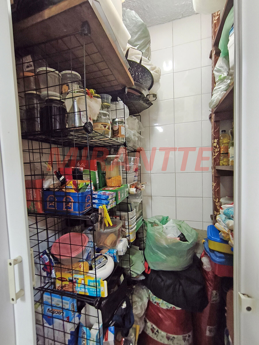 Sobrado de 1995m² com 2 quartos em Santa Teresinha