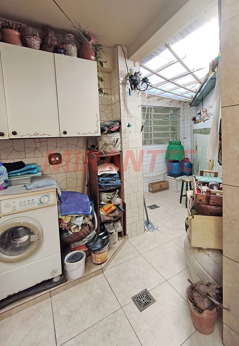 Sobrado de 1995m² com 2 quartos em Santa Teresinha