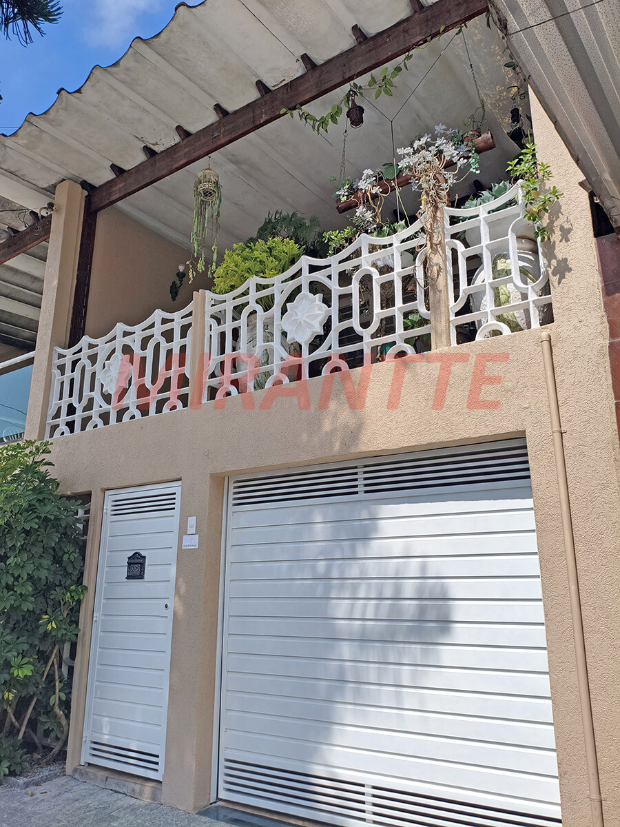 Sobrado de 1995m² com 2 quartos em Santa Teresinha